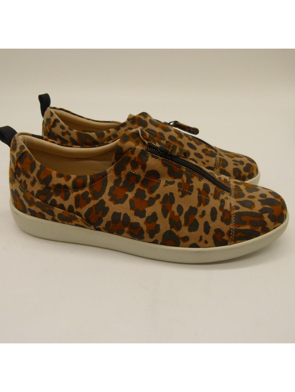 Tan Cheetah Anika TROTTERS sneakers zip compy 10M New